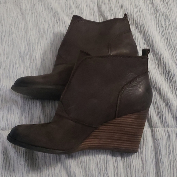 Shoes - Picture 3 of 4